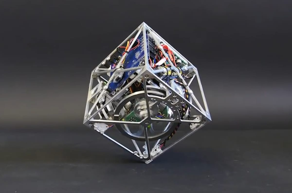 Cubli: il cubo che salta e cammina