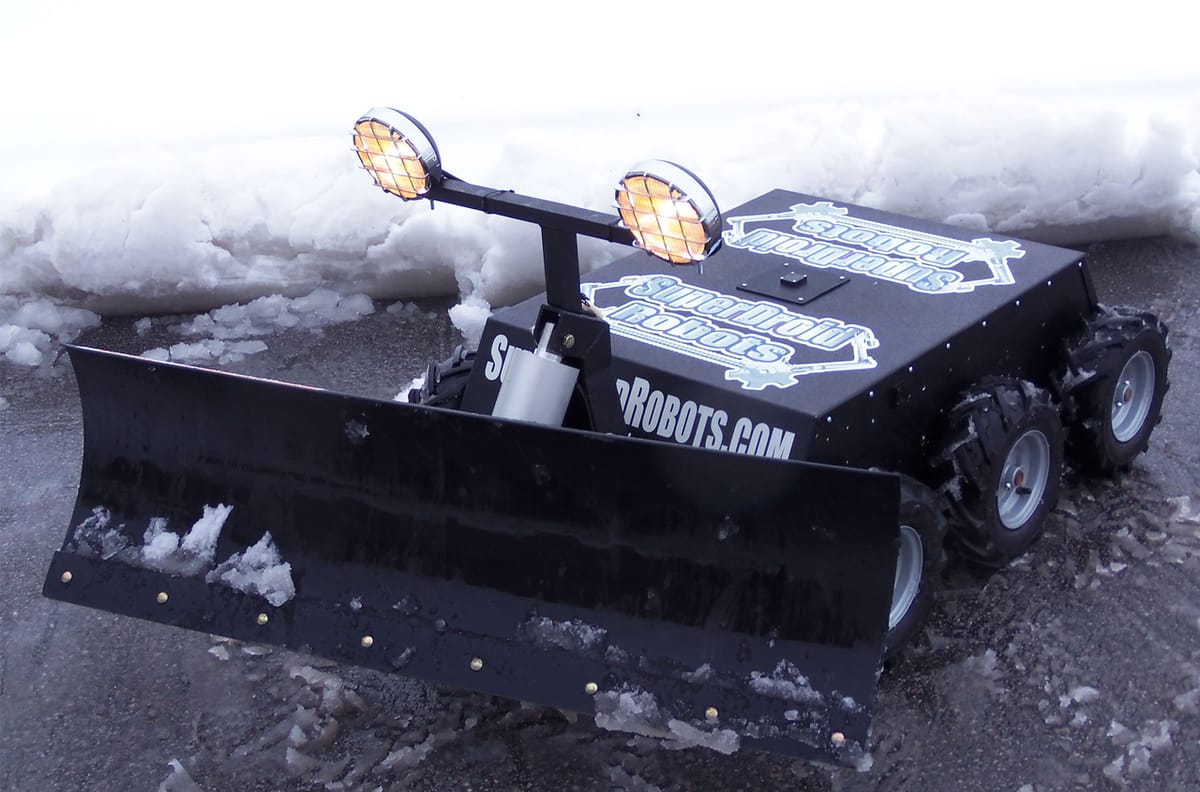 Robot Snow Plow risolve i vostri problemi con la neve