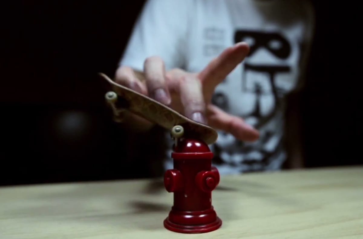 Fingerboarding
