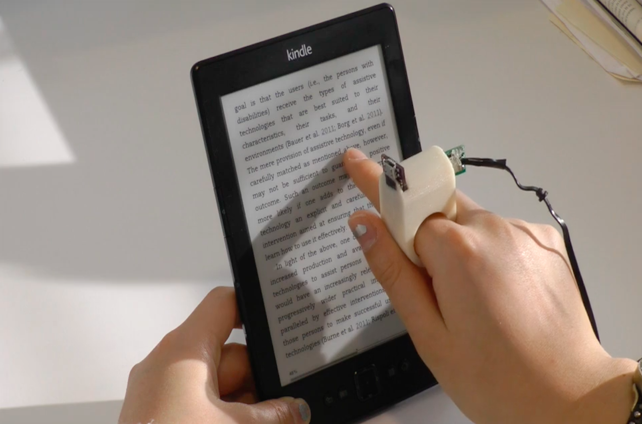 FingerReader legge i libri ai non vedenti